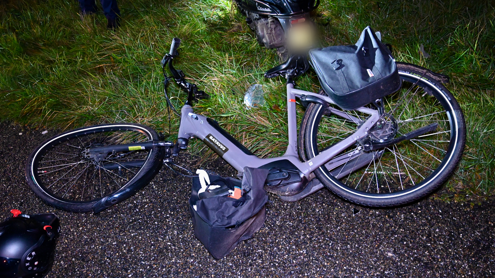 Voorwiel fiets breekt af door aanrijding