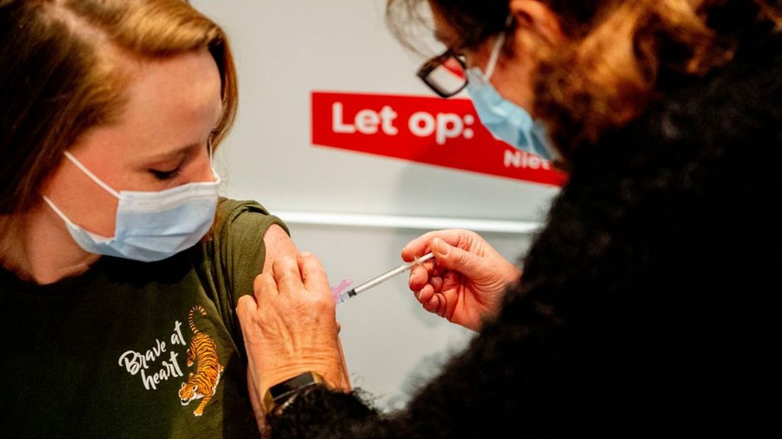 De eerste mensen zijn woensdagochtend gevaccineerd. Bron: ANP.