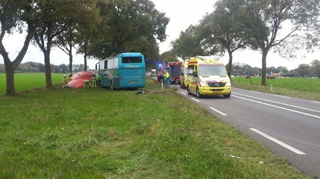 Bus ramt auto op N348
