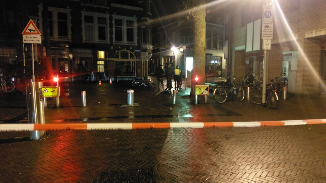 In het centrum van Apeldoorn vond in de nacht van vrijdag op zaterdag een steekpartij plaats. Vier personen raakten daarbij gewond, onder wie de 39-jarige verdachte.