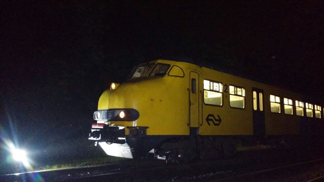 Tussen Teuge en Twello is donderdagavond een trein gestrand als gevolg van blikseminslag. De machinist is hierbij gewond geraakt en met spoed naar het ziekenhuis gebracht.