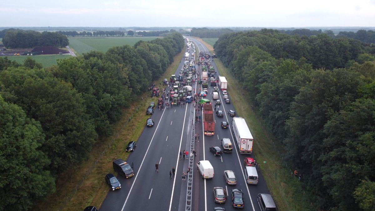 A37 weer vrij na blokkade boeren bij Zwartemeer