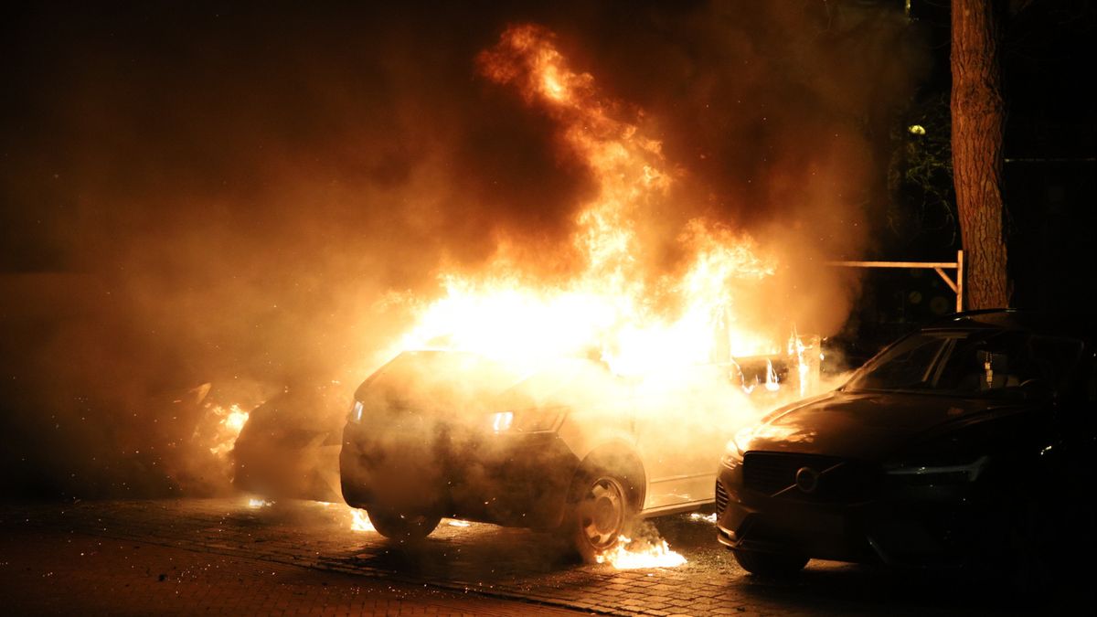 112-nieuws | Auto's en woningen beschadigd door vuur - Nacht vol autobranden