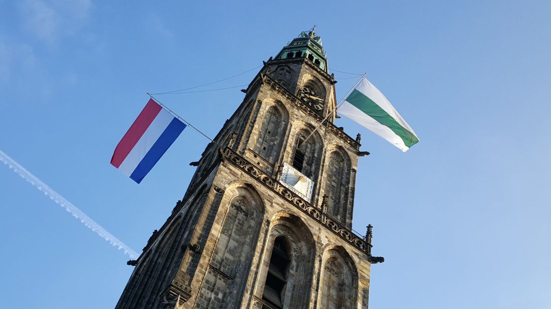 Vlaggen op de Martinitoren tijdens Groningens Ontzet