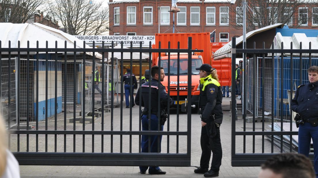 Er werd veel politie ingezet bij de ontruiming van lunchroom Otten.