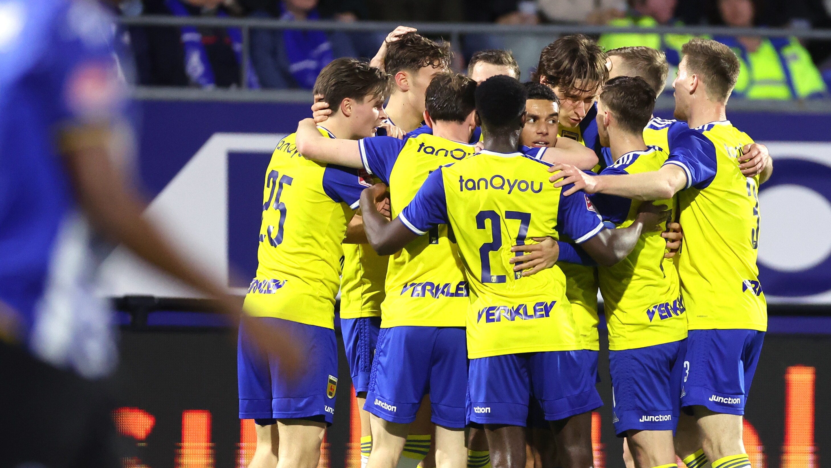 Cambuur komt net yn 'e problemen en wint oertsjûgjend fan FC Eindhoven