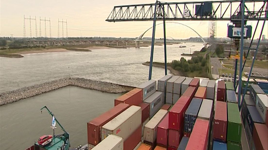 In Nijmegen is maandag een nieuwe containerterminal geopend met meer capaciteit: voor vier schepen.