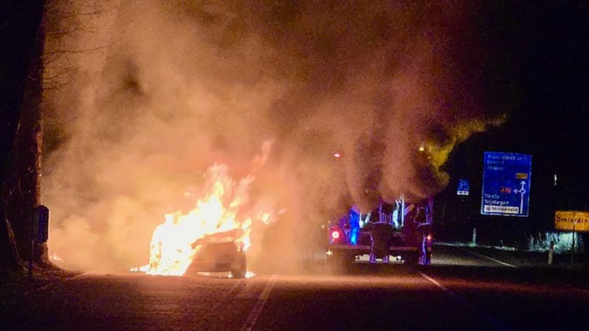 'Collectors item' auto in vlammen op in Swalmen