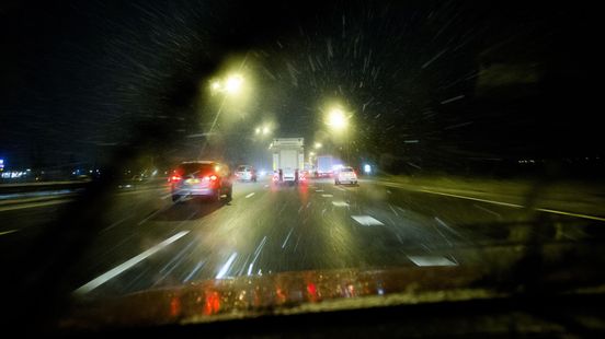 Drukste ochtendspits sinds 2019 begon vroeg: ongelukken rond Utrecht door gladheid. Drukste ochtendspits sinds 2019 begon vroeg: ongelukken rond Utrecht door gladheid.