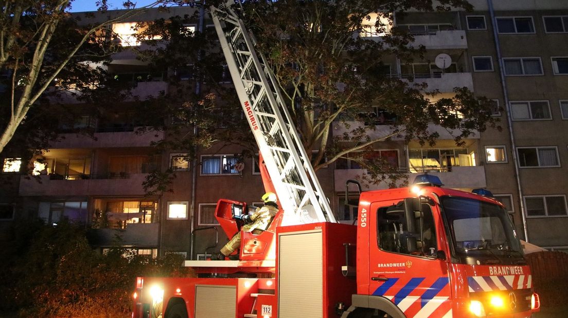 Brandweer zet ladderwagen in voor brand op balkon in Middelburg