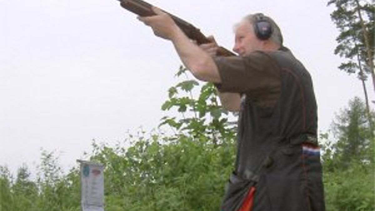 Kleiduivenschutter Tie Franke wereldkampioen