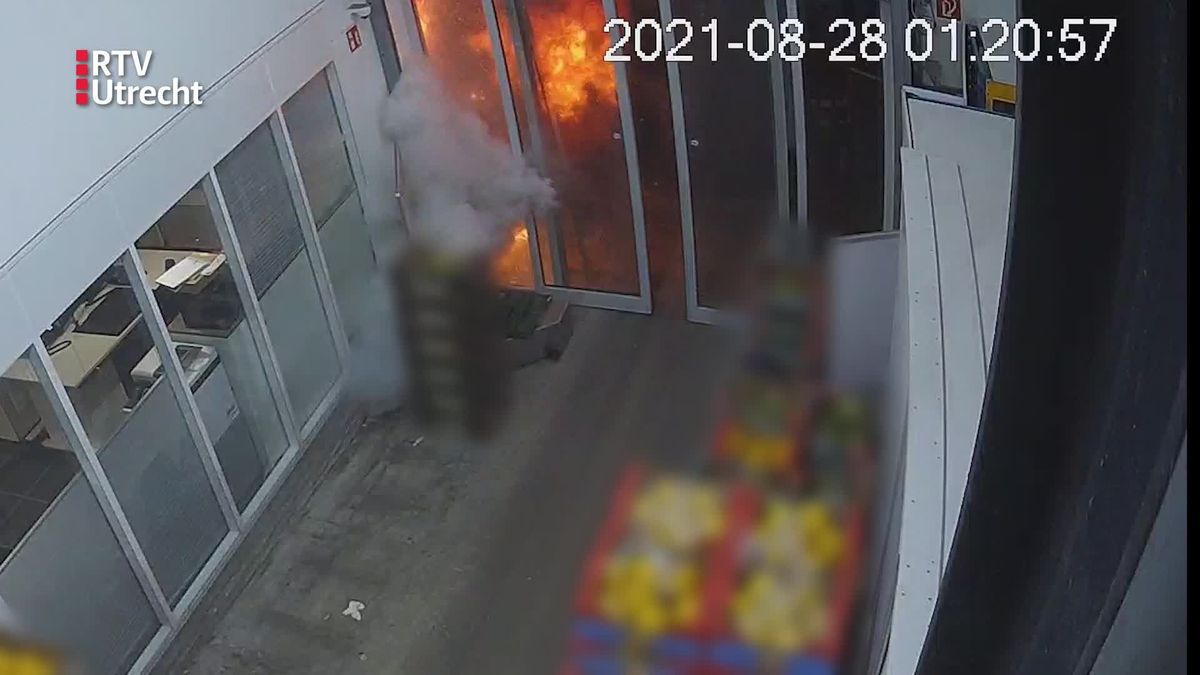 Op bewakingsbeelden van het bedrijf is de explosie goed te zien.