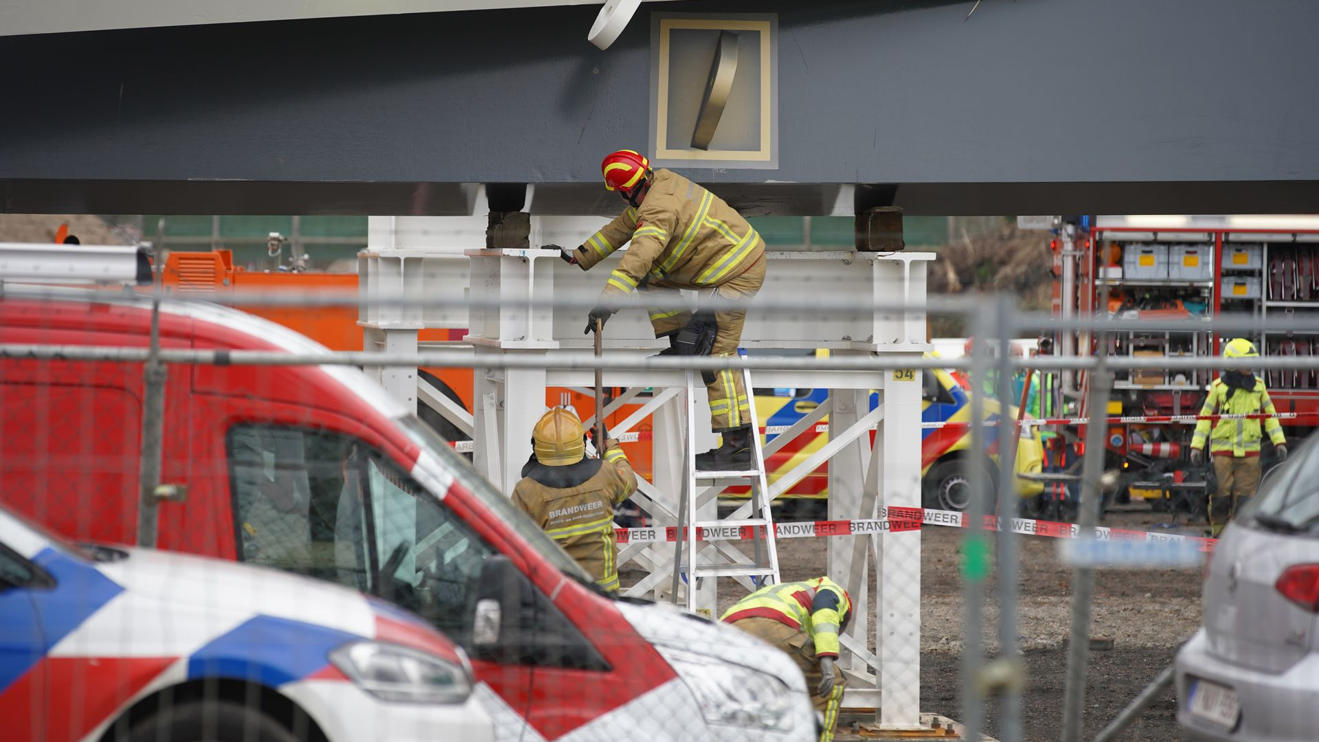 Drie Zwaargewonden Nadat Boog Van Brug Losschiet In Lochem - Omroep ...