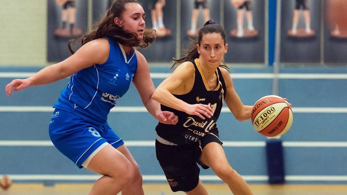 De basketbalster van Utrecht Cangeroes weten nog niet waar ze aan toe zijn