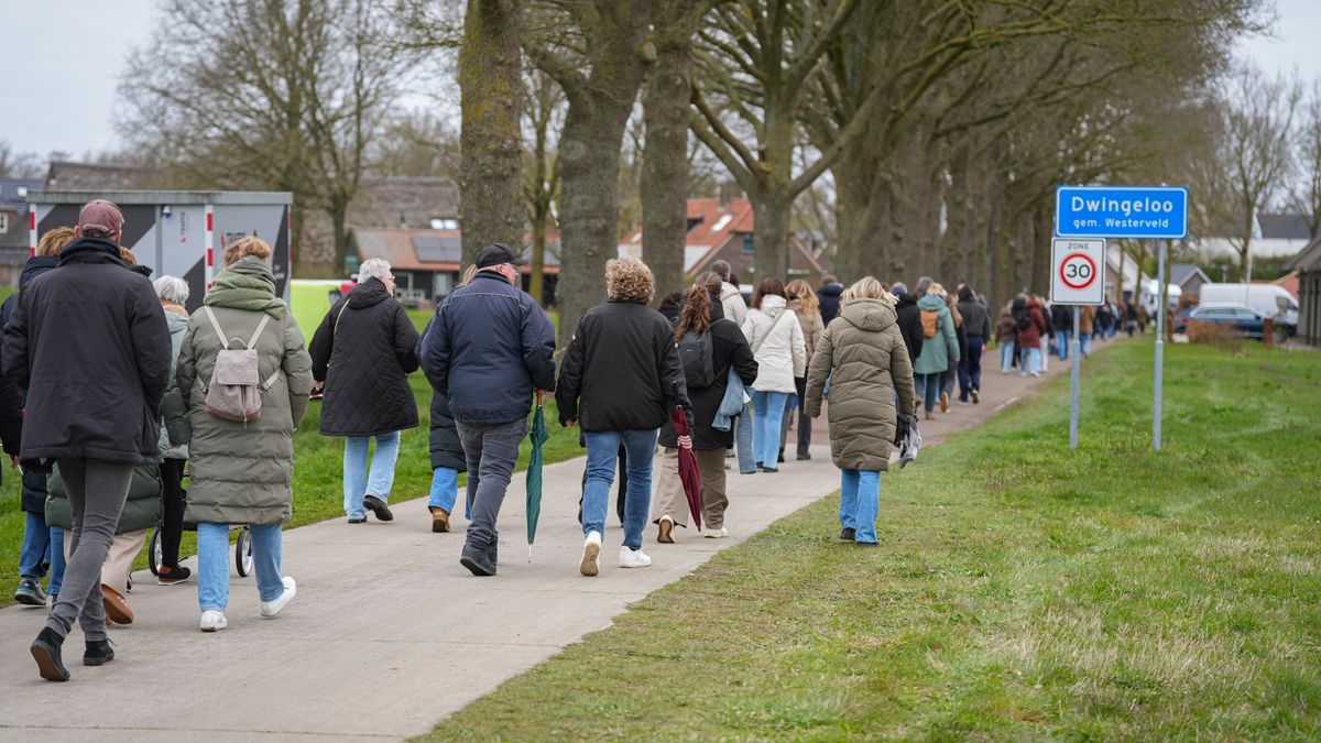Eerste duizend mensen tot ver buiten Dwingeloo op de been voor The Passion