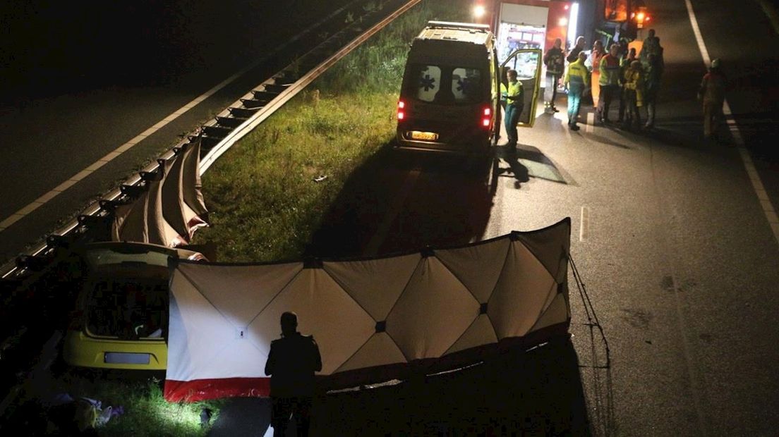 Automobilist overleden na botsing met vrachtwagen