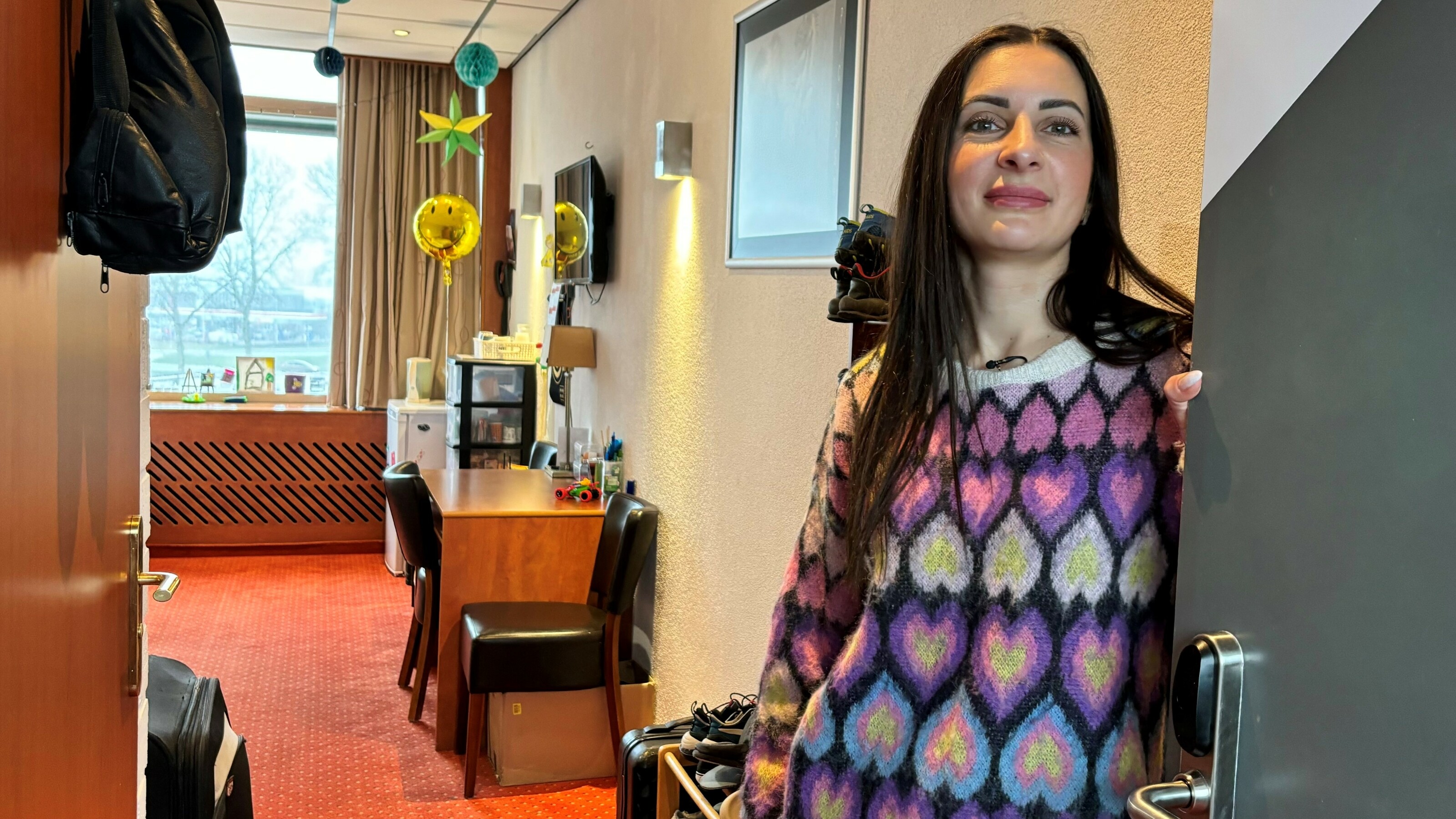 Iryna Dehtiarova wennet mei har famylje yn it hotel