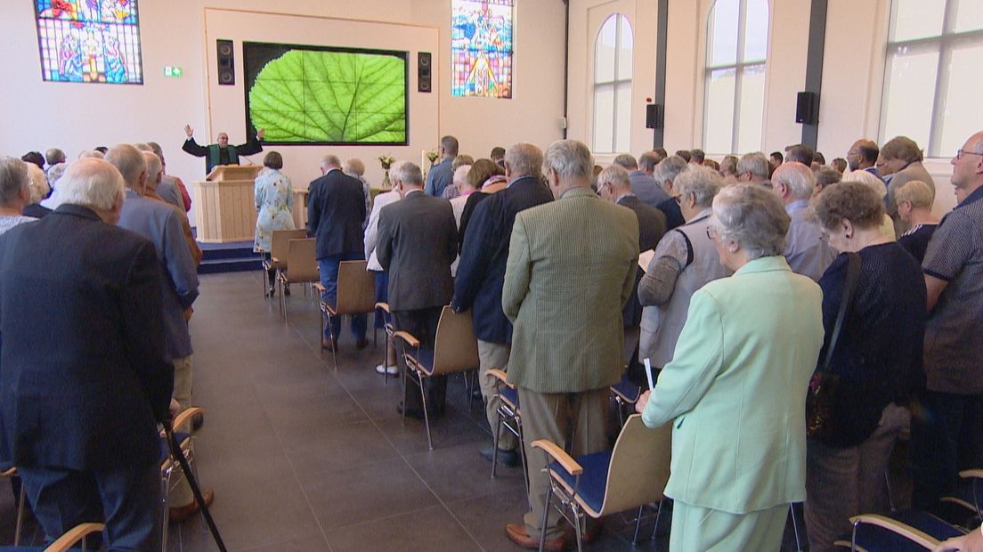 Emotioneel afscheid dominee; 'De band met Hoek die blijft'