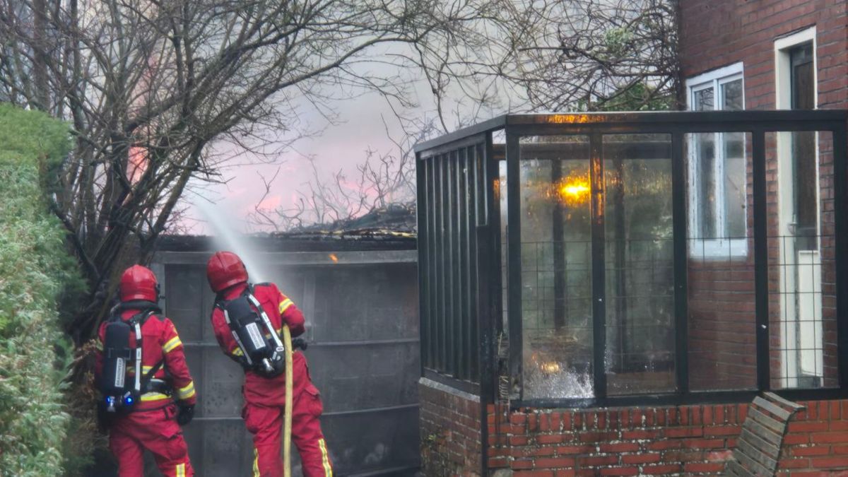112 nieuws: Uitslaande schuurbrand in Wildervank • Uitgebrande auto bij Kolham blijkt gestolen