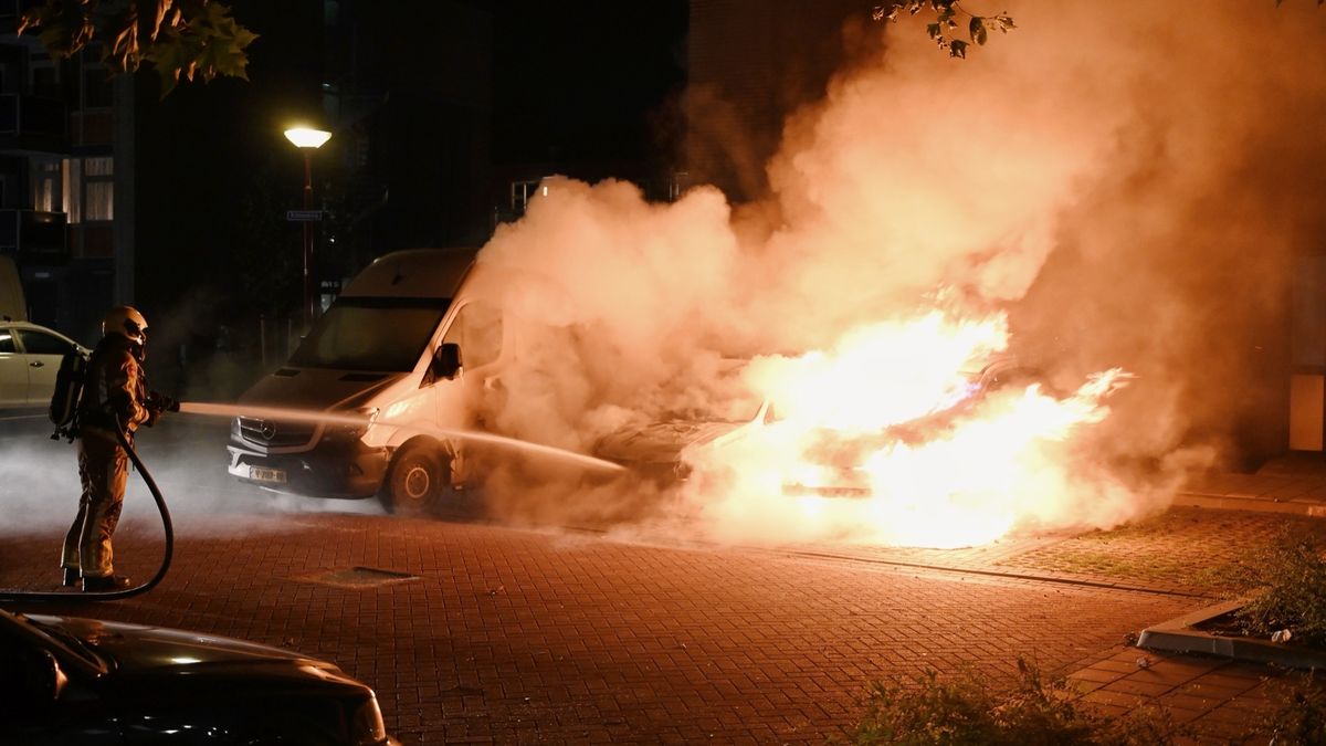 Meerdere auto's branden uit in Utrecht en Nieuwegein