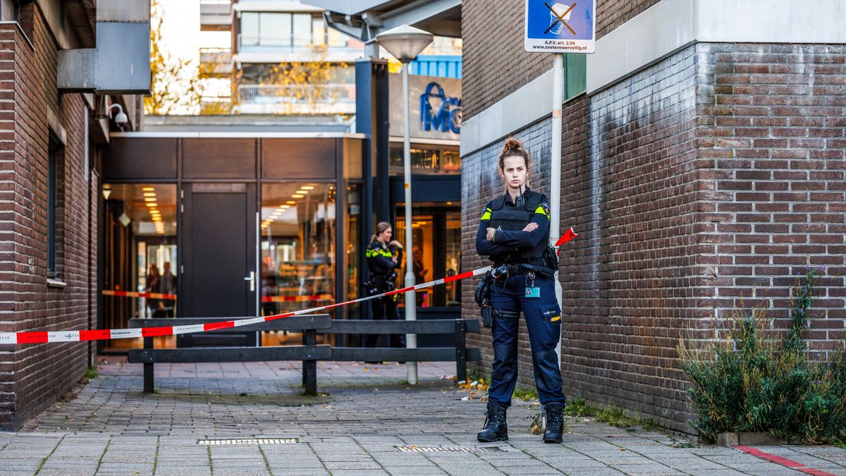 Schietpartij bij winkelcentrum gefilmd: slachtoffer komt aanlopen en wordt onder vuur genomen