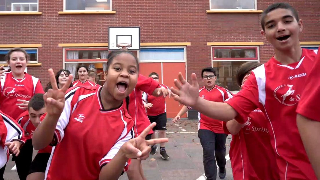 Kinderen worden met de 'Haagse shuffle' aan het bewegen gebracht