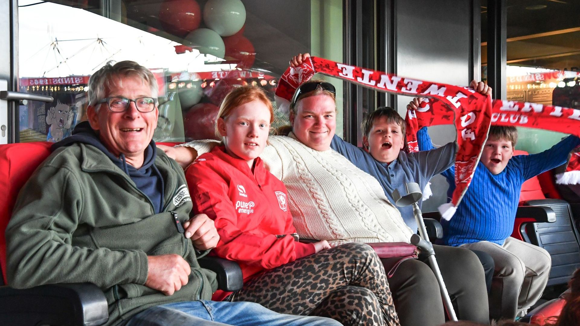 Wensen uit Wensboom SKB komen uit. David Bennink had één wens: dat zijn zieke broertje Simon even alles kon vergeten en samen een wedstrijd van FC Twente bekijken vanuit een skybox.