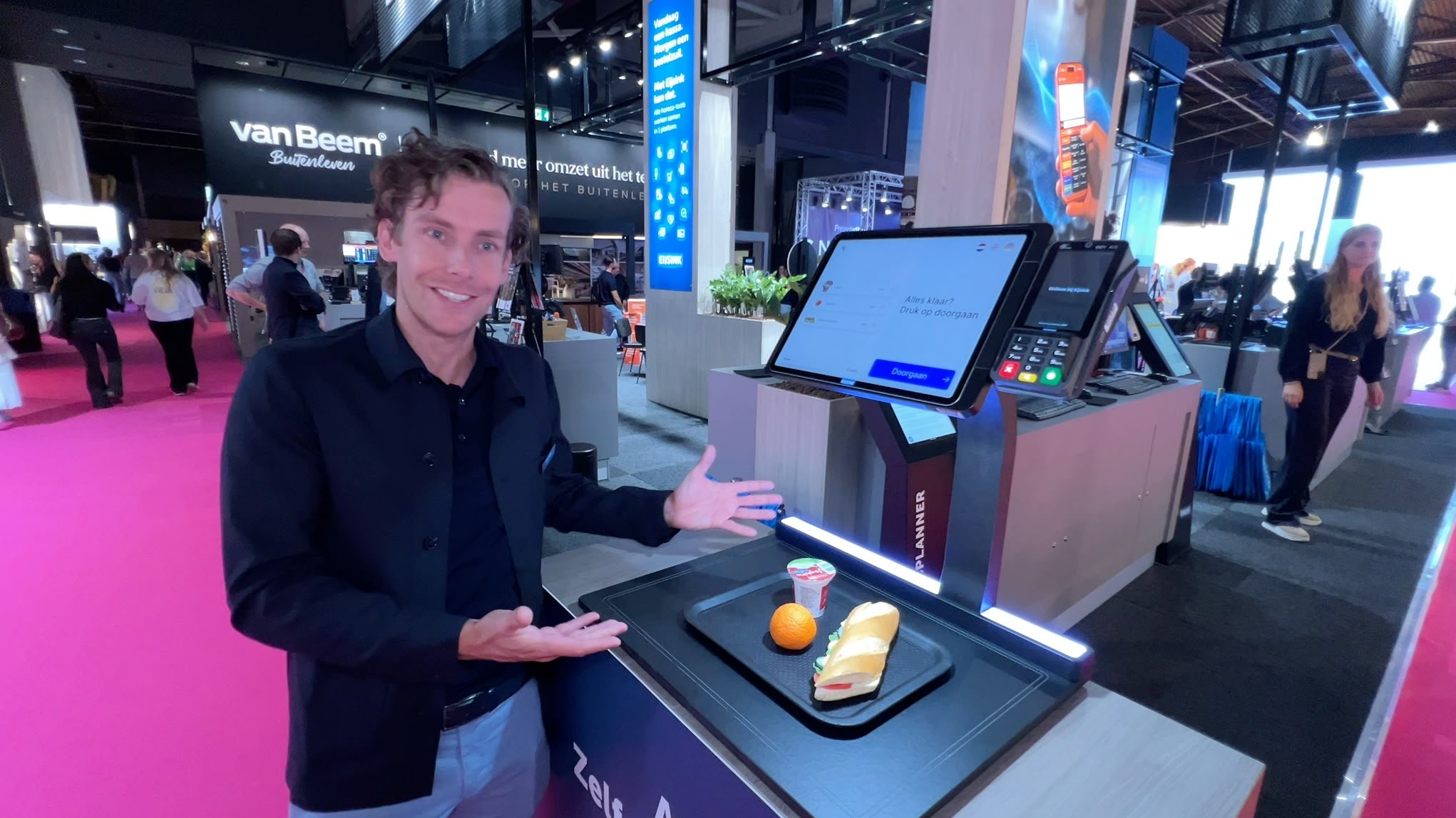 Joost Snellink presenteert op horecavakbeurs Gastvrij Rotterdam zijn AI-zelfscankassa