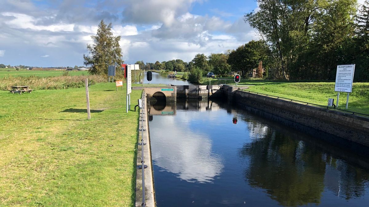 Bruggen en sluizen Polderhoofdkanaal komend vaarseizoen langer open