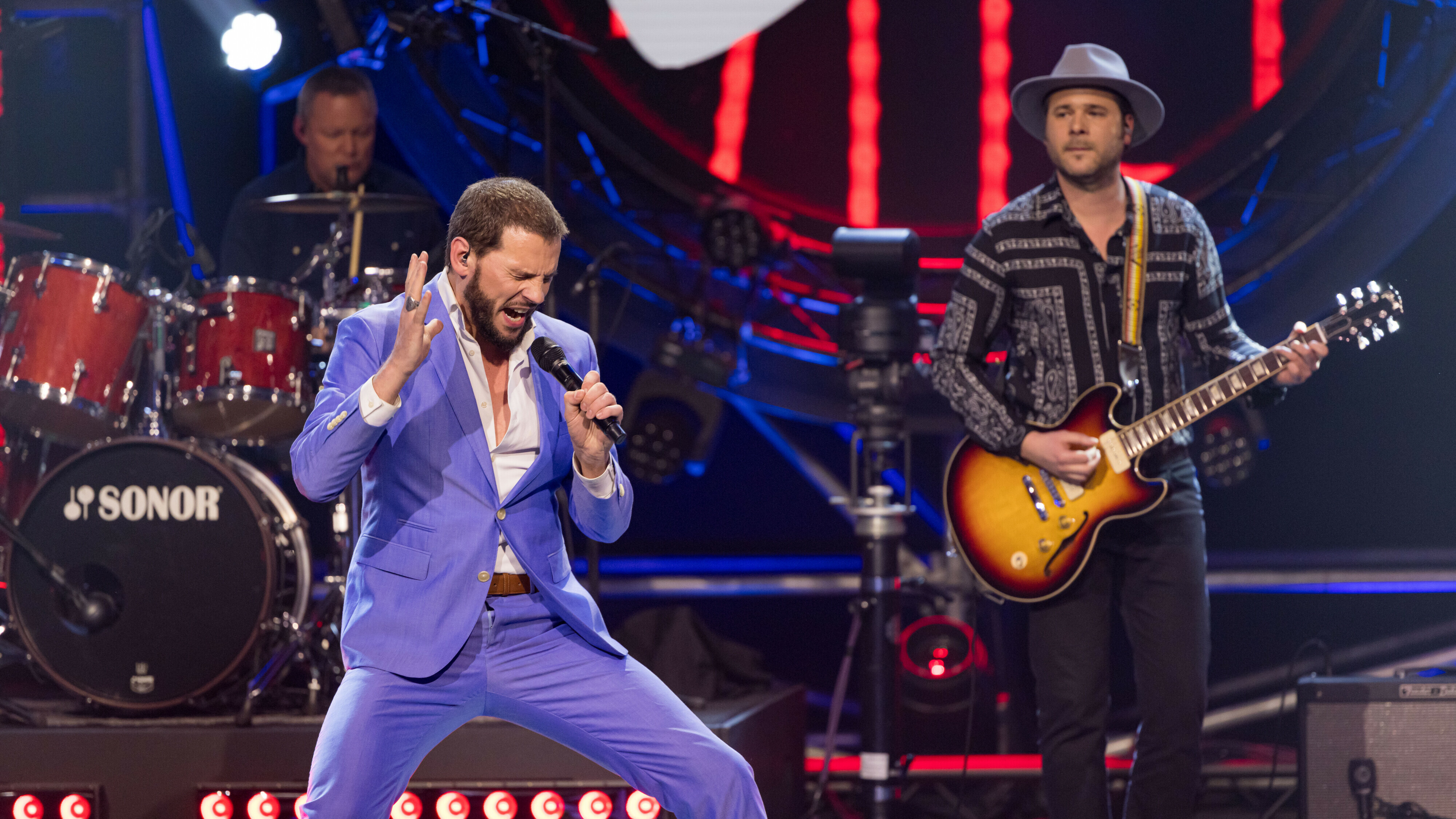 Bouke brengt in Las Vegas eerbetoon aan Elvis: 'Mooiste bekroning die je je maar kan wensen'