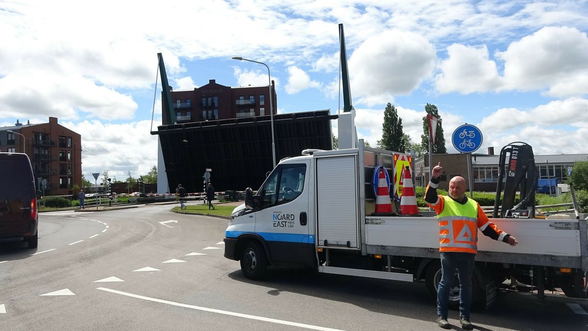 Eebrug in Dokkum in storing; verkeer moet omrijden