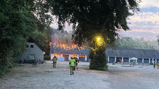 File A1 na ongeval • brand bij hotel. File A1 na ongeval • brand bij hotel.