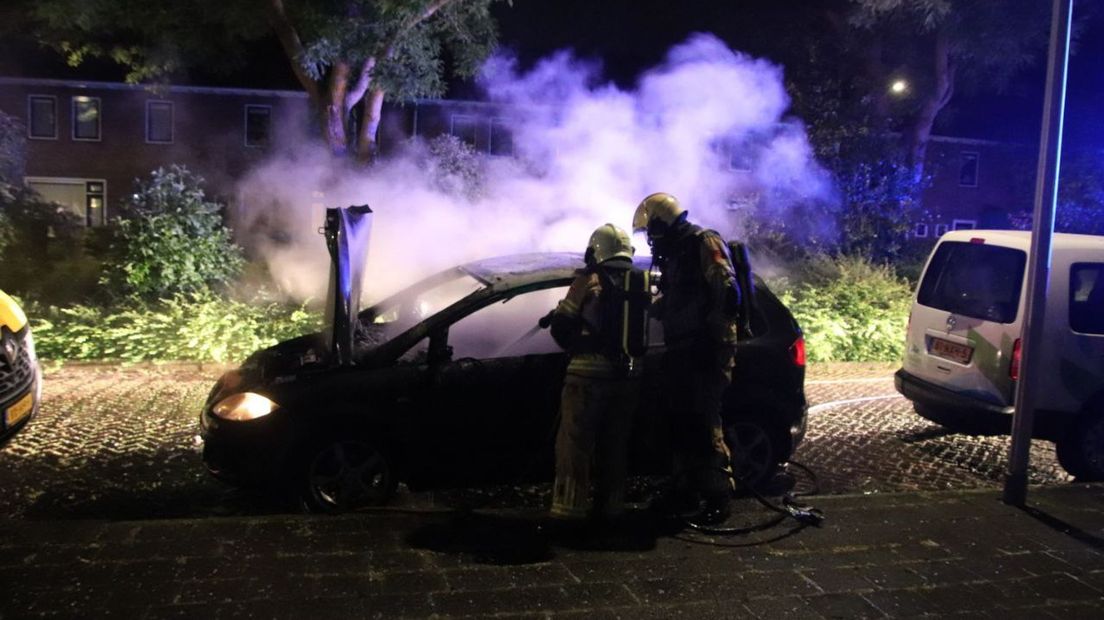 Auto gaat in vlammen op in Zwolle