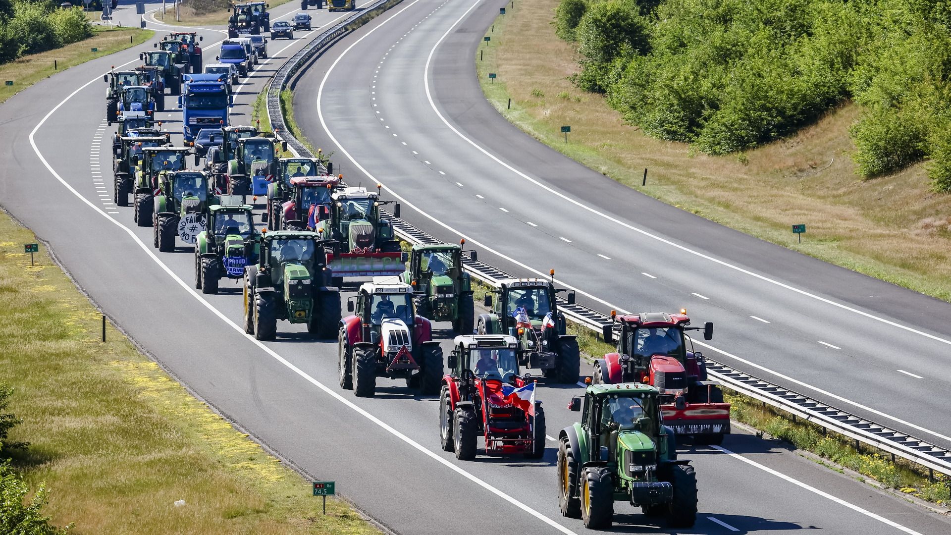 Trekkers op de A1