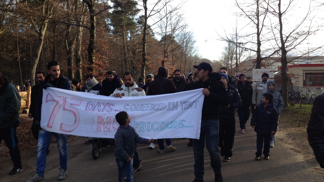 De vluchtelingen donderdag tijdens hun protesttocht