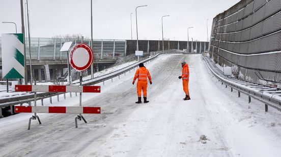 Snelweg dicht, is veranderd in glijbaan Nieuws