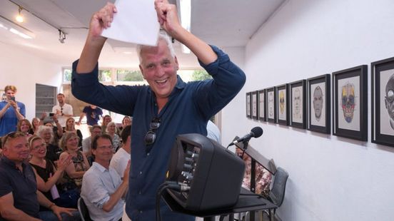 Ron Fresen ontvangt prijs voor interview Mark Rutte, maar beeldje laat op zich wachten Home