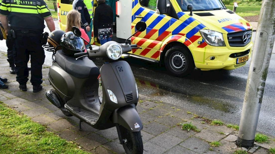 Twee mensen gewond geraakt bij eenzijdig scooterongeluk in Enschede