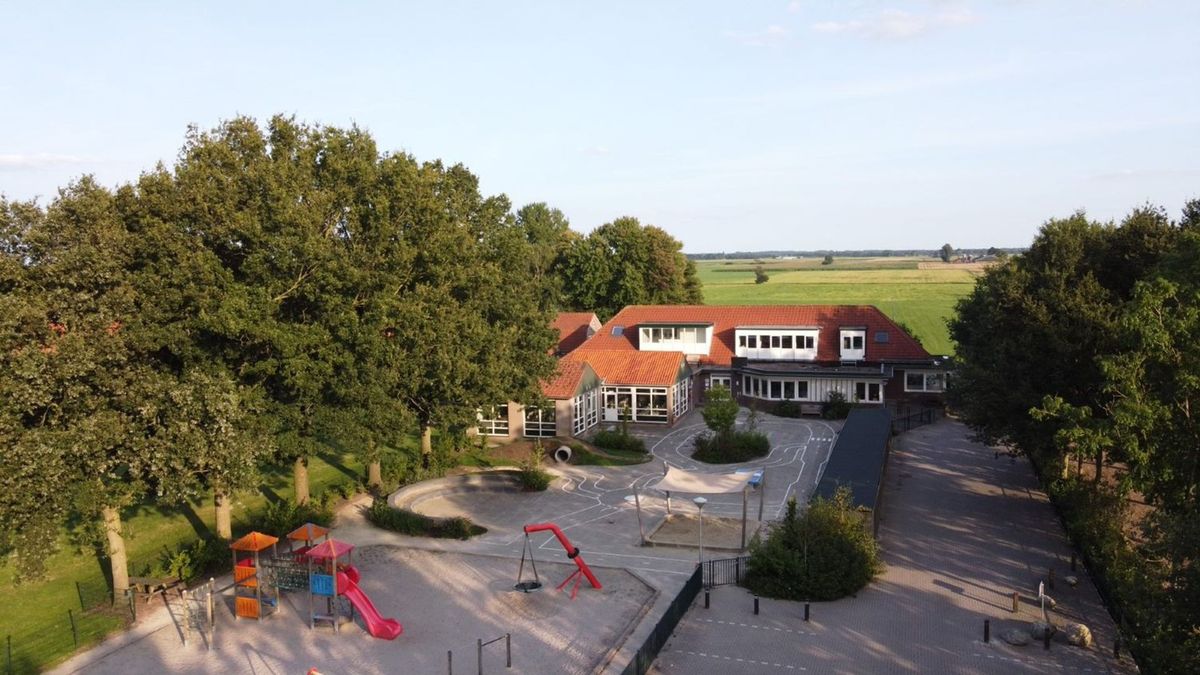 100-jarige KC de Bron in Nijensleek viert feest met reünie en ouderwets lesgeven