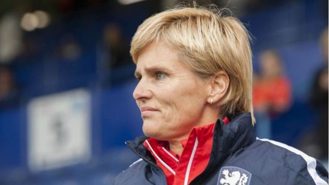 Sarina Wiegman als assistent-bondscoach van de Nederlandse voetbalsters I