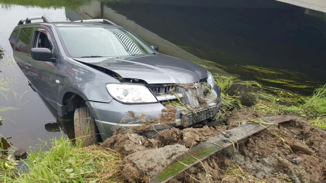 Auto te water in Hengelo