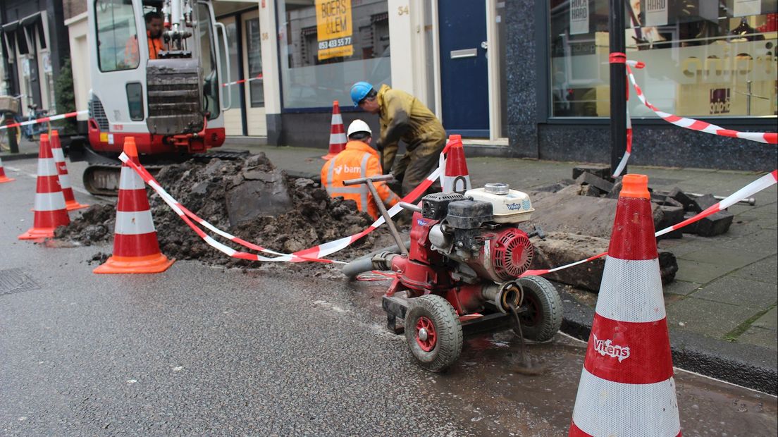 Drie waterleidingsbreuken in Enschede, oorzaak waarschijnlijk temperatuursverandering