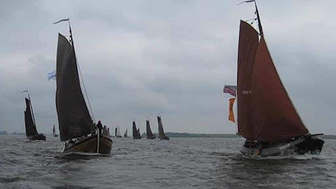 Beeld van de Oostwalbotterwedstrijd bij Kampen