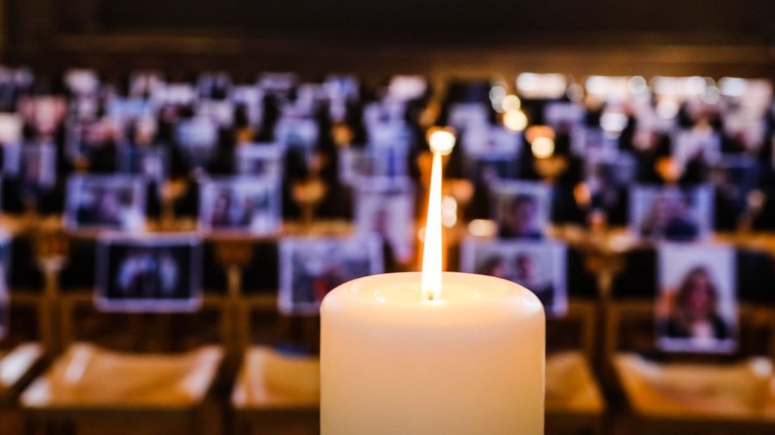 Hoeveel Personen Bij Kerkdienst Bijzondere 'drukte' bij kerkdienst in Leiden - Omroep West
