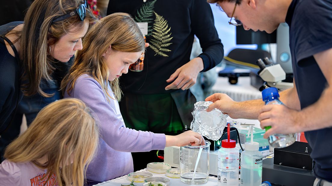 Kinderen kunnen onder andere proefjes doen