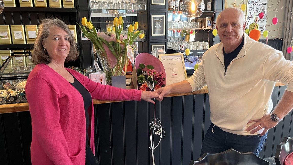 Overdonderd en verrast, stel uit Oost-Souburg wint in programma Bed & Breakfast