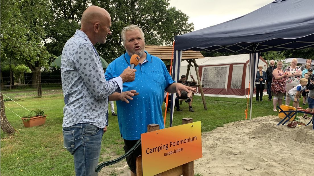 Appie Wijma en verslaggever Derk Bosscher op camping Polemonium