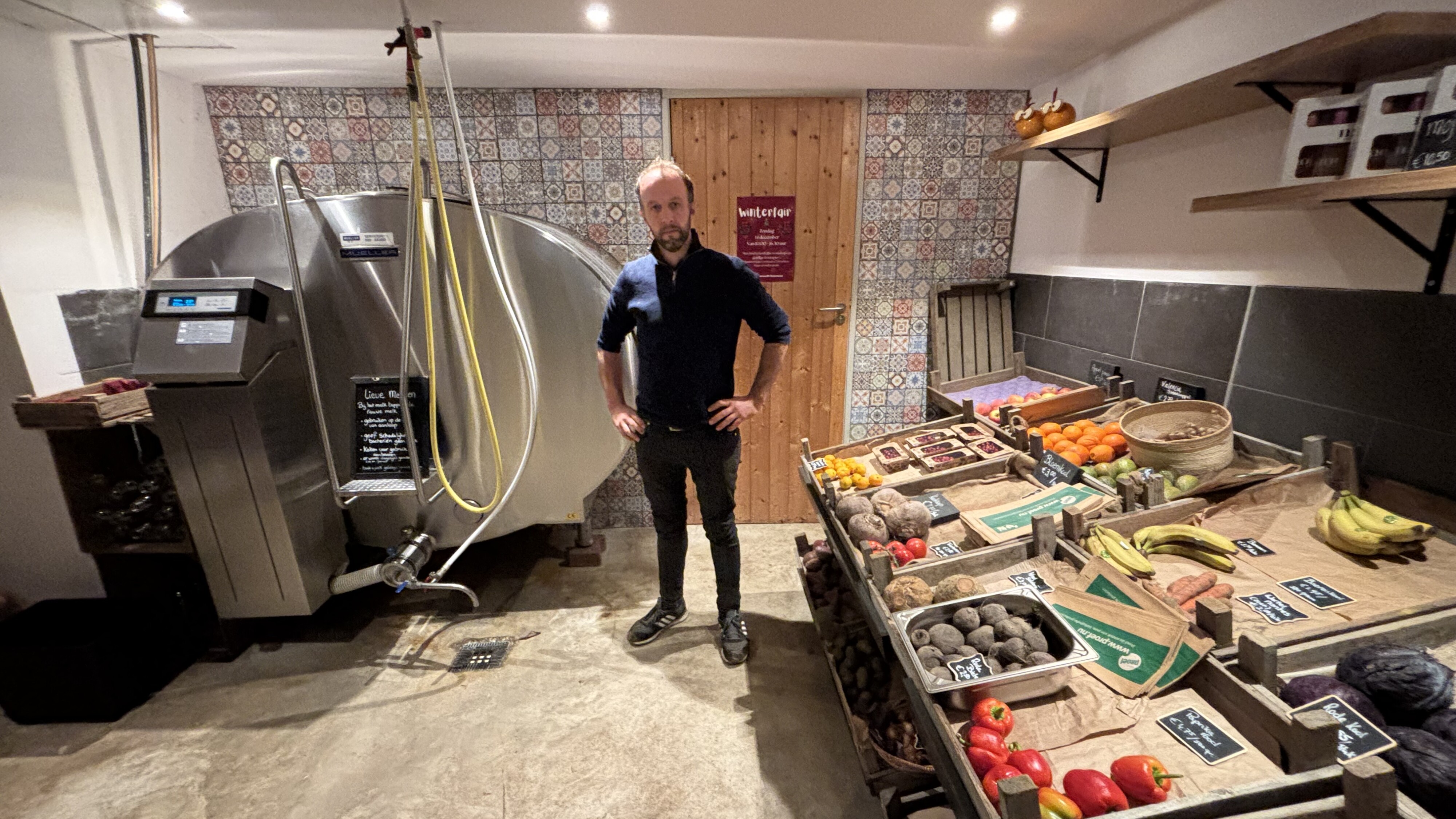 De winkel fan boer Bart, dêr't de molke fuortendaliks út de tank te krijen is