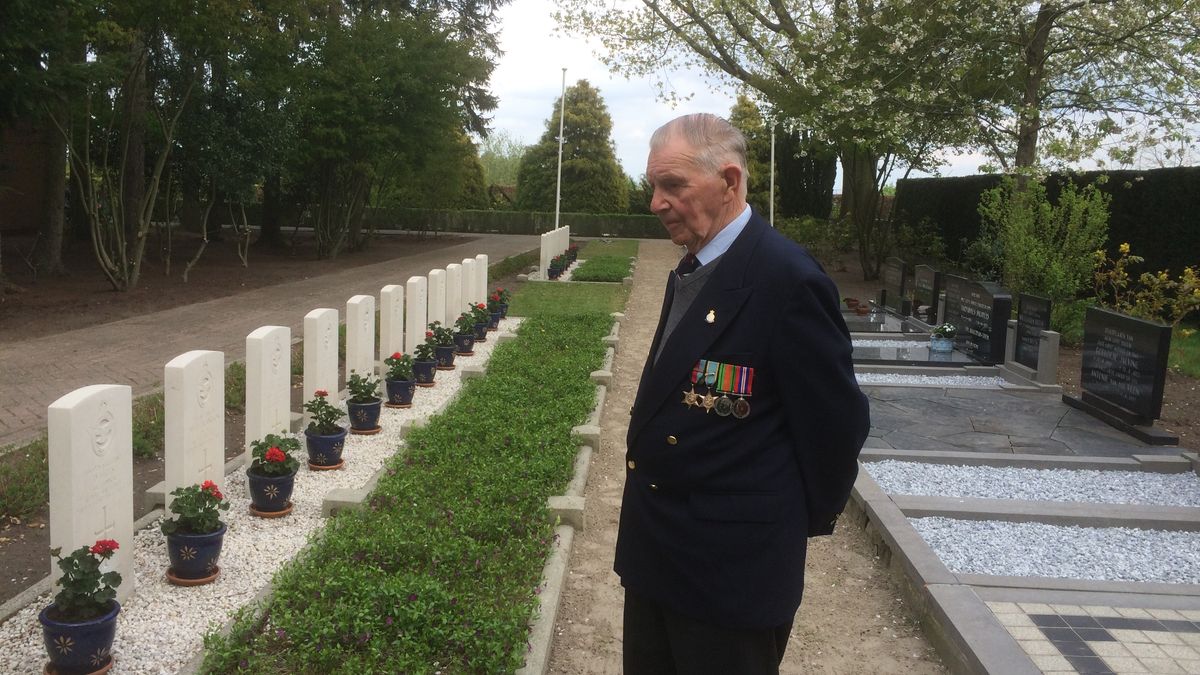 90-jarige RAF-veteraan bij Dodenherdenking in Nieuw-Dordrecht