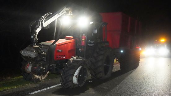 Gewonde op N857 door botsing tussen trekker en auto. Gewonde op N857 door botsing tussen trekker en auto.